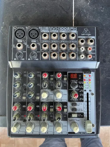 Mesa de som behringer 1002fx 
