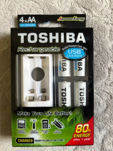 Kit Toshiba carregador USB + 4 pilhas Ni-MH AA 2000mAh
