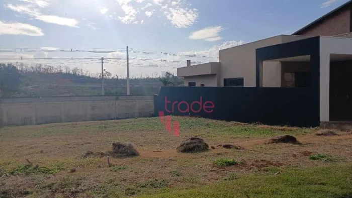 Terreno à Venda em Condomínio Fechado no Bairro Vila do Golf em Ribeirão Preto. Excelente