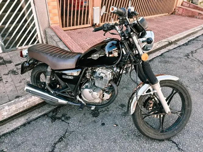 Intruder 125 em ótimo estado