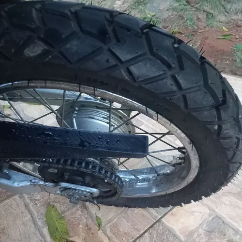 Vendo crosser 2015 moto de garagem toda revisada pneus traseiro relação novos