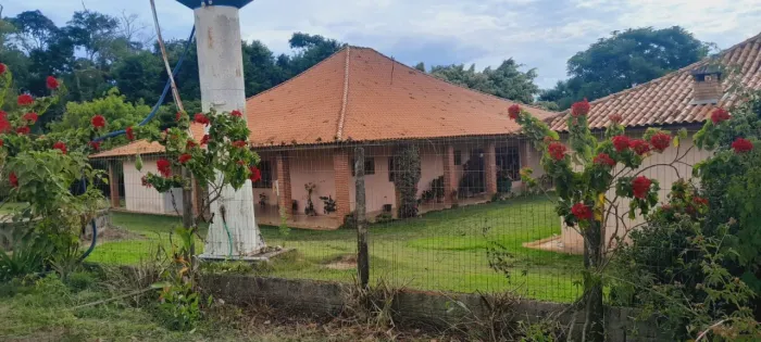Sitio em tatui 38 alqueires Casa sede Casa de caseiro 17 alqueires em lavoura 13 alqueires