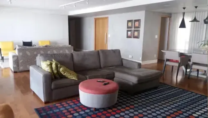 Apartamento a venda no Jardim Marajoara com 4 suítes, 4 vagas, 288m², próximo Rua Sócrates
