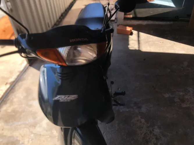Biz 100es moto pra quem quer economia e praticidade dentro da cidade