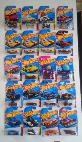 Carrinho Hotwheels lacrados - Lote com 20 Carrinhos - FAÇO OLX PAY !