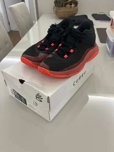 Tênis curry basquete