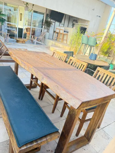 Conjunto de mesa orgânica de madeira maciça (pequiá)