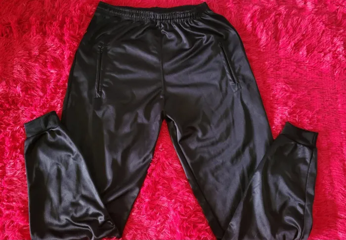 calça franelada tamanho M usada 2 vezes com bolsos na lateral
