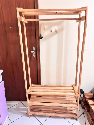 doa-se arara de madeira