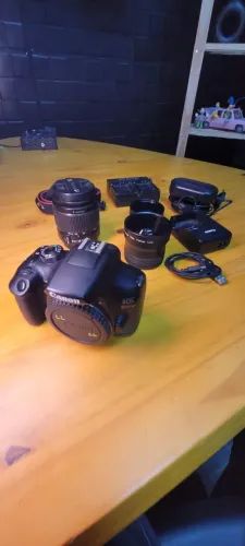 Canon Rebel T6 + Lente 18-55mm + Kit Streaming (Dummy Battery) + Lentes Adaptadoras