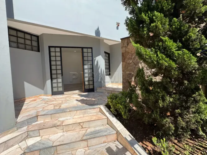 Casa comercial com 227m², bairro Jardim Irajá, Zona Sul de Ribeirão Preto/SP.
