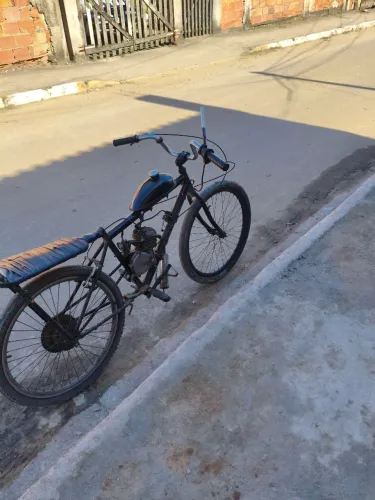 Bicicleta motorizada bom trocar em iPhone vem PV trocou em Pc também vem nela só pegar e