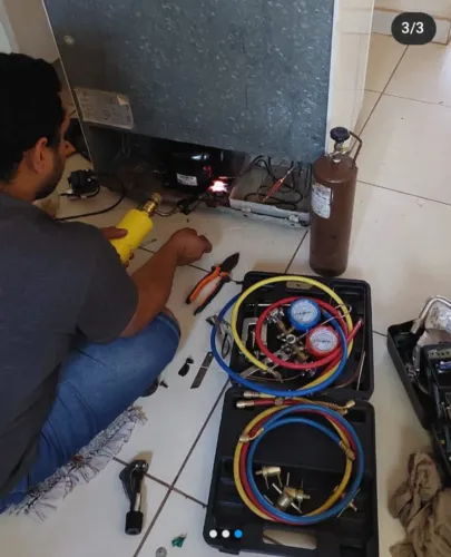 TÉCNICO DE GELADEIRAS COM QUALIDADE E RAPIDEZ EM MANAUS-AM! CHAME NO ZAP!