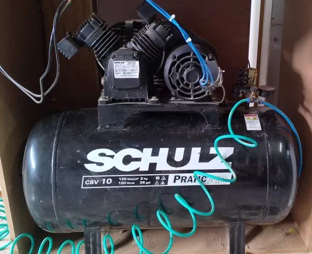 Compressor semi novo de 100 L