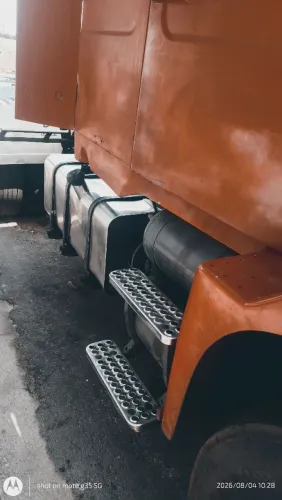 Caminhão com o motor recém feito e caixa de macha revisada e caixa de direção feita..