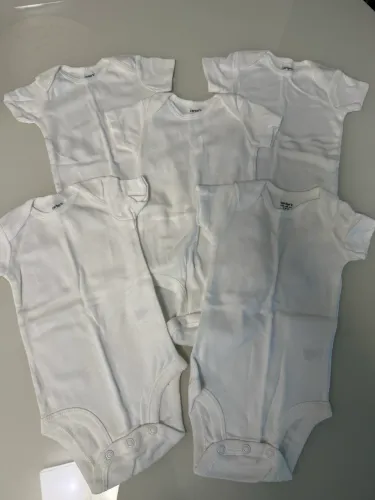 Kit 5 bodys carters 6 meses novos