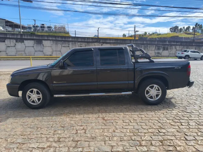 Chevrolet S10 Pick-up Exec. 2.8 4X4 CD TB Int.dies 2004