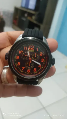Um lindo relógio Magno semi-novo