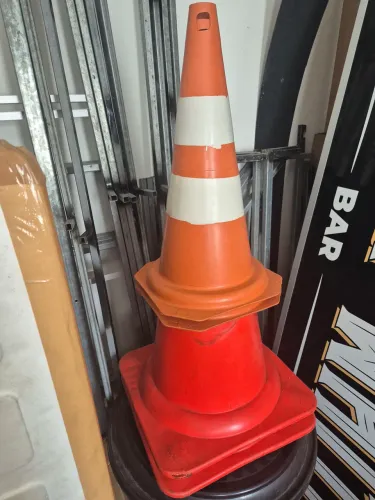 Cones Grandes e Pequenos - um par de cada