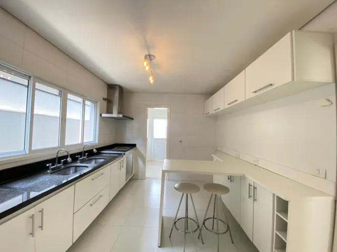 Casa com 3 dormitórios, 280 m² - venda por R$ 1.800.000,00 ou aluguel por R$ 11.526,00 - J