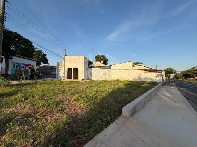 Terreno comercial à venda na Vila Cristóvam em Limeira-SP