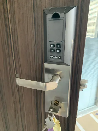 Divisorias acústica com persianas para salas corporativas