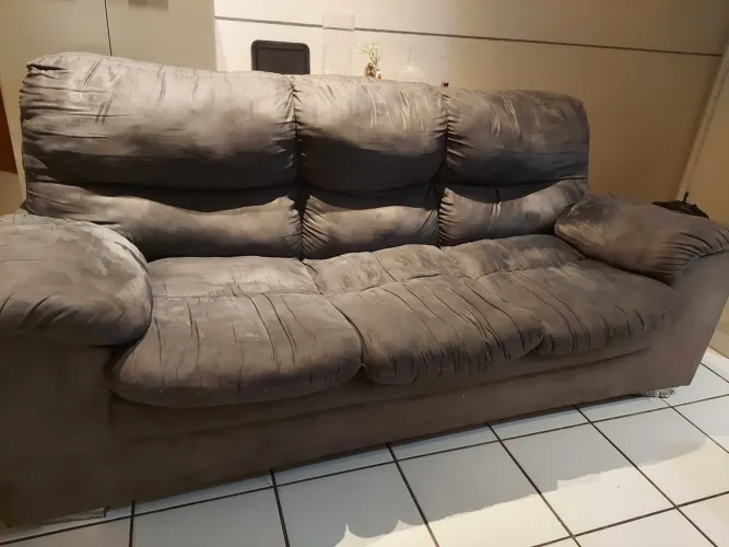 Sofá cinza 3 lugares