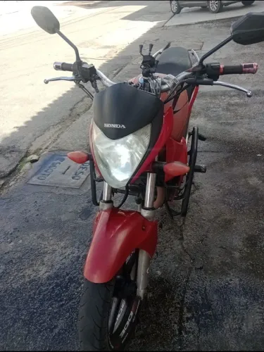 Vende-se CB 300 2010