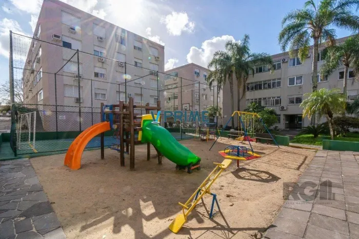 Apartamento no bairro Vila Ipiranga de 2 dormitórios e vaga DESOCUPADO