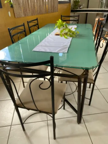 Mesa de jantar com cadeiras
