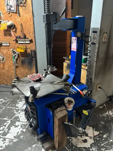 Máquina montadora de pneu