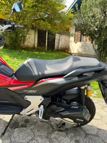 Scooter ADV com km super baixo