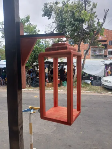 Porta luminária de madeira