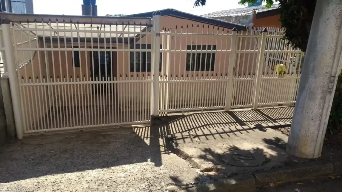 Locação de casa 2 dormitórios vaga garagem coberta.