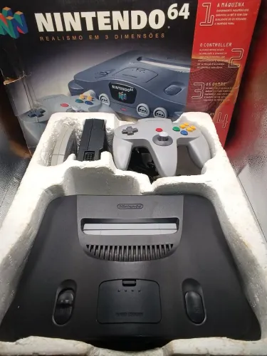 Nintendo 64 com caixa 