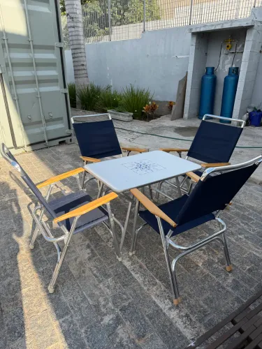 MESA NÁUTICA DOBRÁVEL COM 4 CADEIRA NÁUTICA DOBRÁVEL