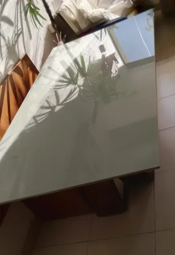 Mesa de Jantar de Madeira em laca com vidro - 1,80x1,00m