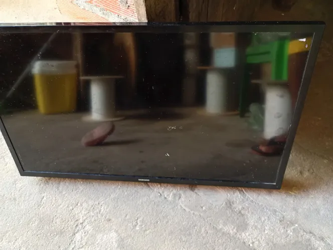 Tv de 32" pra retirarada de peças 40 reais