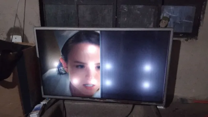 Televisão LG smart 32 polegadas com defeito na tela