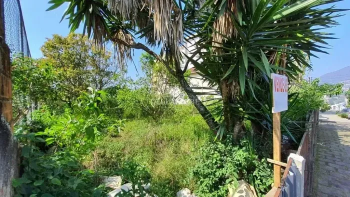 Terreno de mil metros à venda no Alto