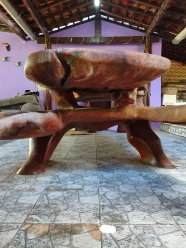 MESA. EM  JAQUEIRA  PEÇA ÚNICA NO MUNDO 