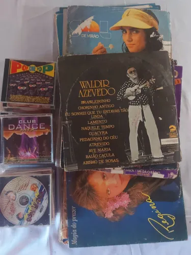 Vendo Disco em vinil e CDs diversos.