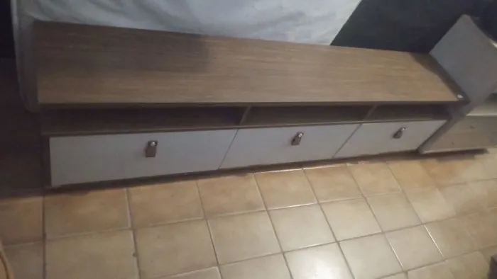 RACK GRANDE PARA TV ESPAÇOSO E FUNCIONAL PORTA COM PISTOES FUNCIONANDO TENHO OUTROS