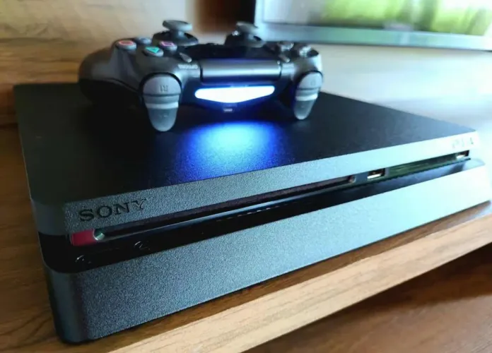 Vendo ps4 slim com jogos