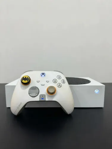 Xbox Series S (com controle profissional)