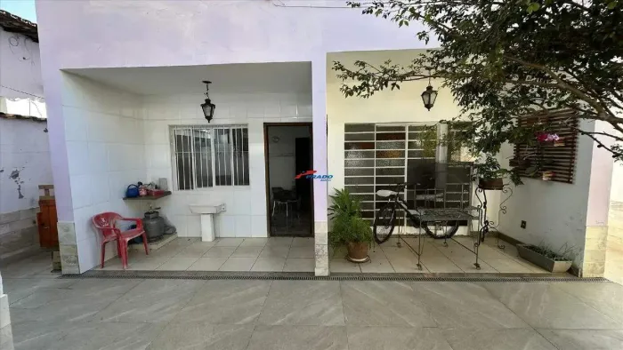 Excelente casa a venda no Prado