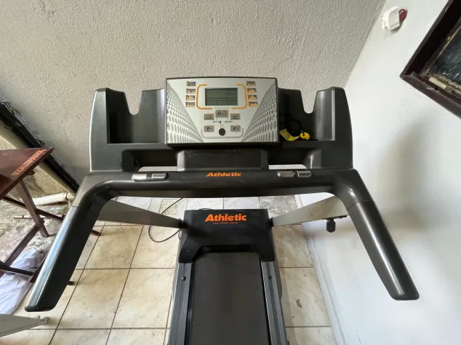 Esteira Athletic advanced 520ee