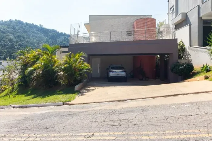 Linda casa a venda no condomínio Valville em Santana de Parnaiba