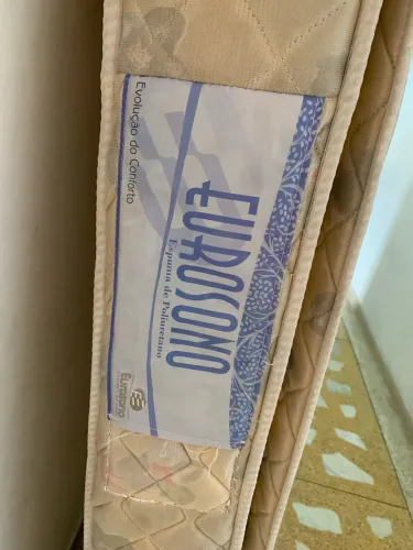 Vendo colchao de solteiro EUROSONO impecavel