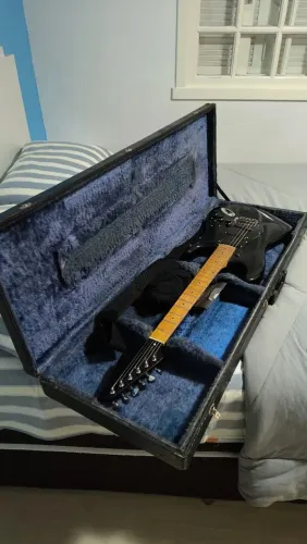 Guitarra + case + amplificador 